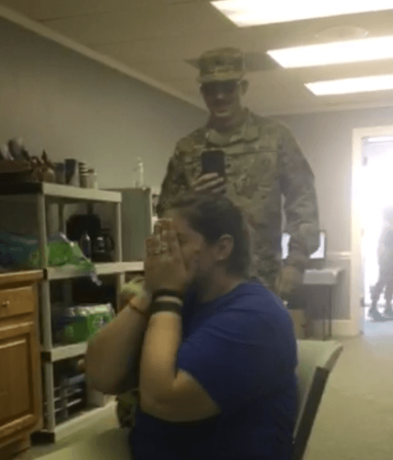 You are currently viewing Returning Soldier Surprises His Wife